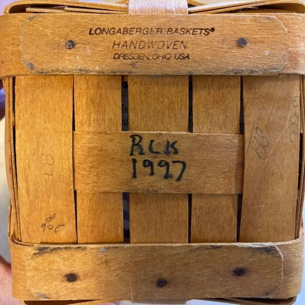 Longaberger Medium Peg Basket with Liner and Pamphlet 1997 Handwoven in‎ USA